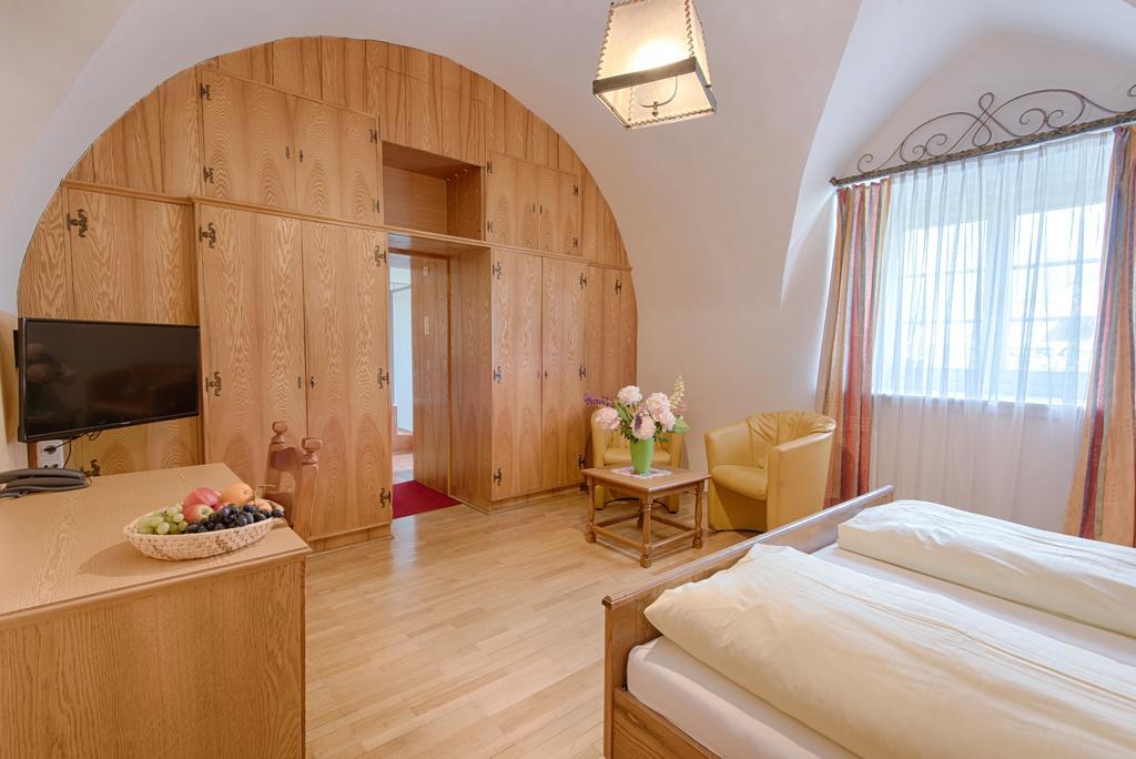 Hotel Post Großkirchheim Εξωτερικό φωτογραφία